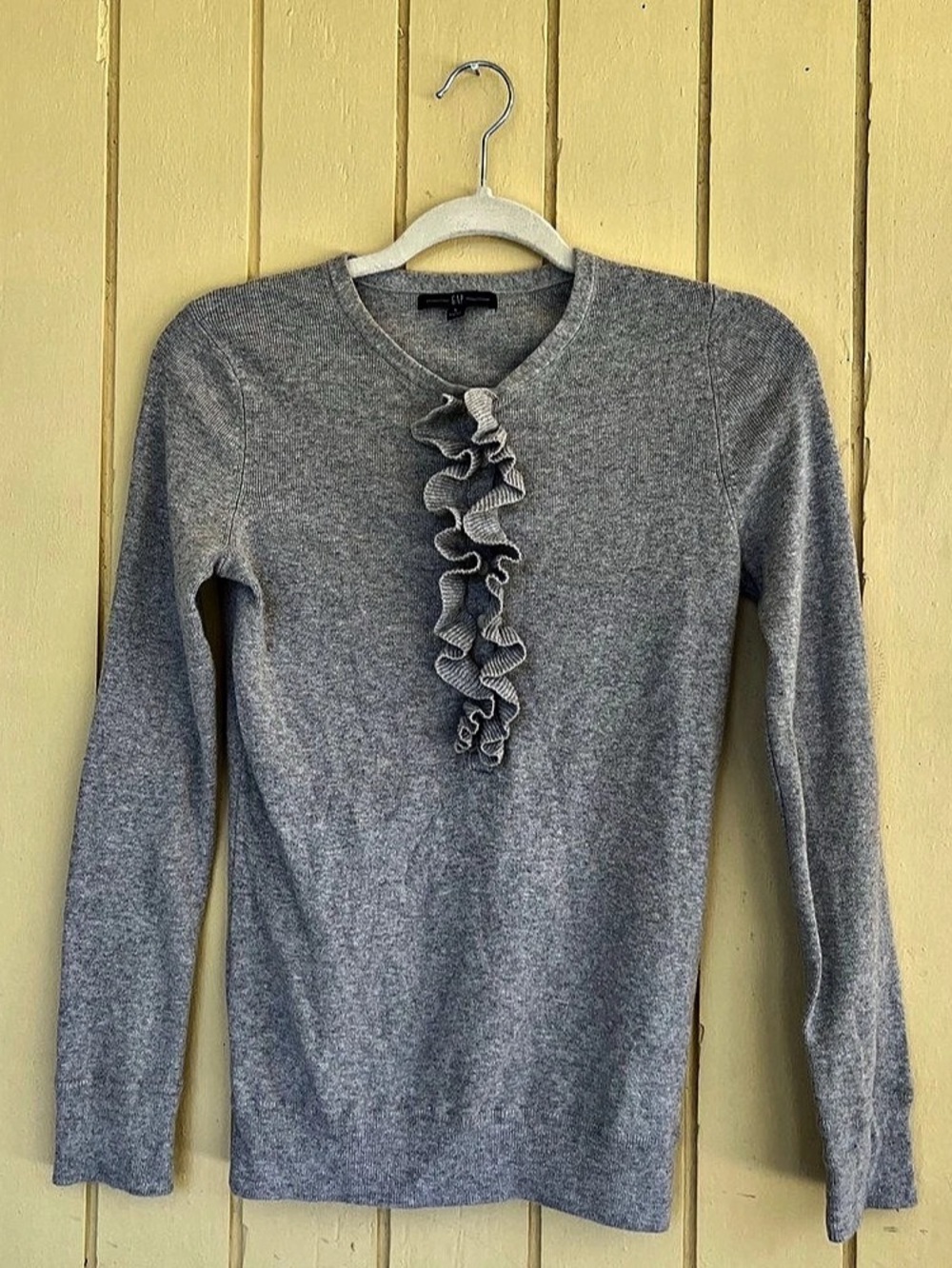 (3) Gap Gray Ruffle Long Sleeve Size Small